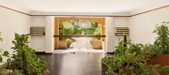 3-salle Appartement à Appiano Gentile, Italy No. 379820 8