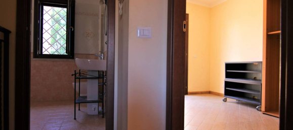 4 Schlafzimmer Haus in Rome, Italy, Nr. 68195 9