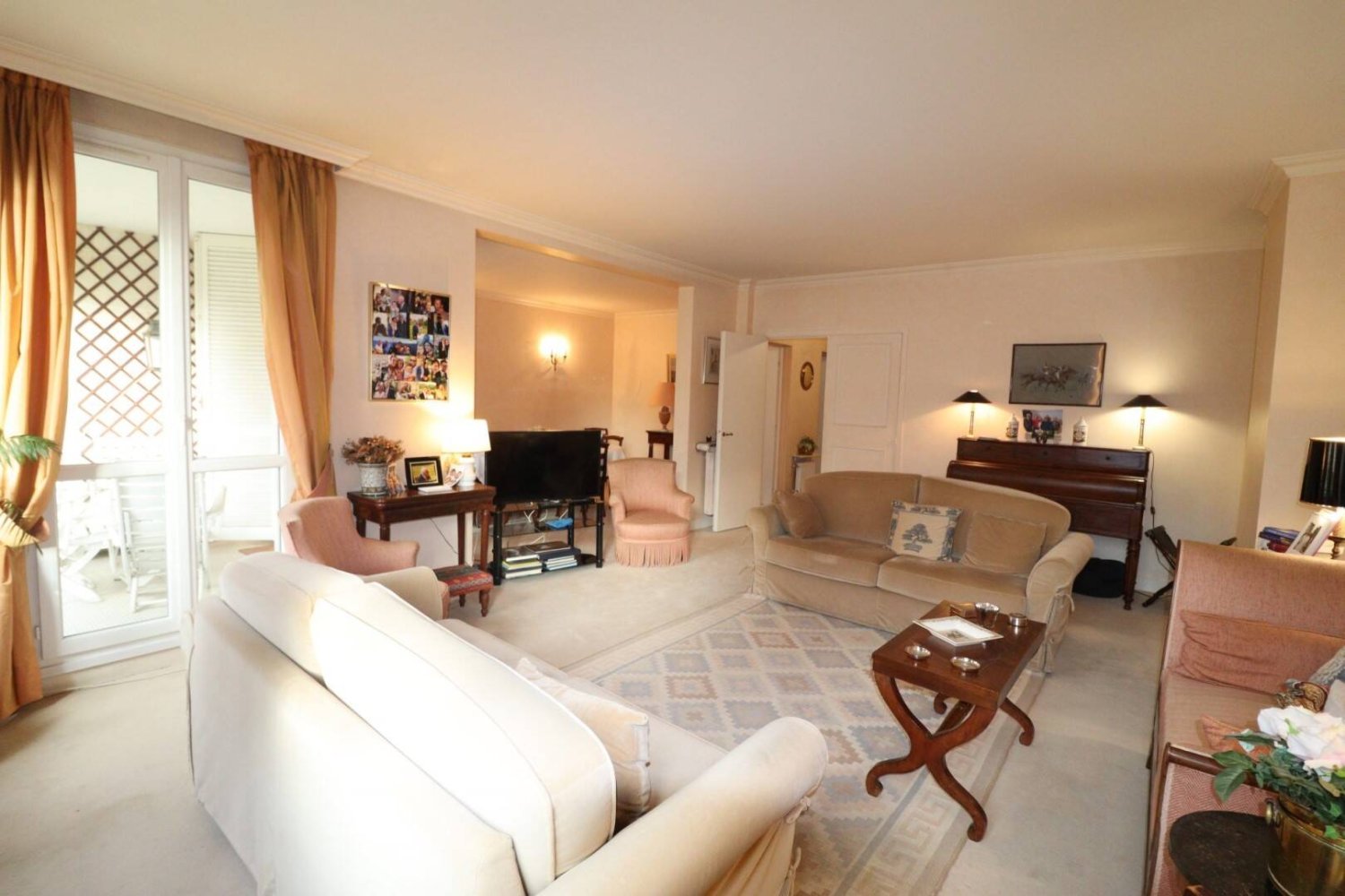 Apartamento de 3 dormitorios en Louveciennes, France No. 144568