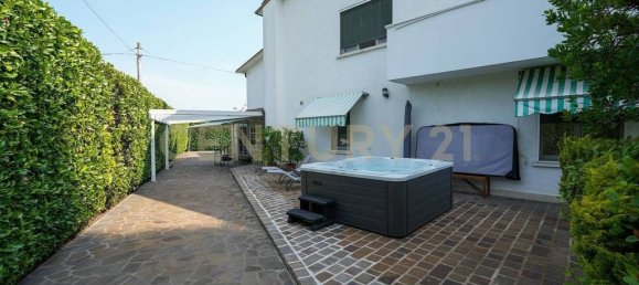 3 bedrooms Villa in Legnago, Italy No. 337290 3