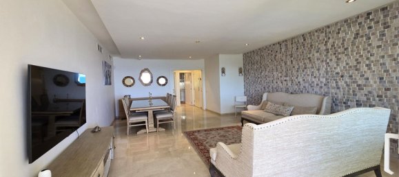 Apartamento de 3 dormitorios en Estepona, Spain No. 52481 26