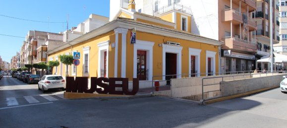 61m² Commercial property in Guardamar del Segura, Spain No. 56314 5