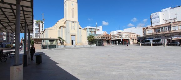 61m² Commercial property in Guardamar del Segura, Spain No. 56314 3