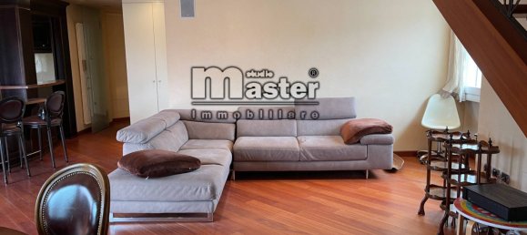 3 bedrooms Penthouse in Treviso, Italy No. 107418 5