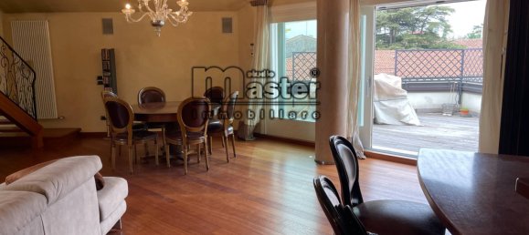 3 bedrooms Penthouse in Treviso, Italy No. 107418 2