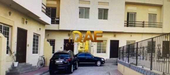 4 bedrooms Villa in Mirdif, UAE No. 34648 9