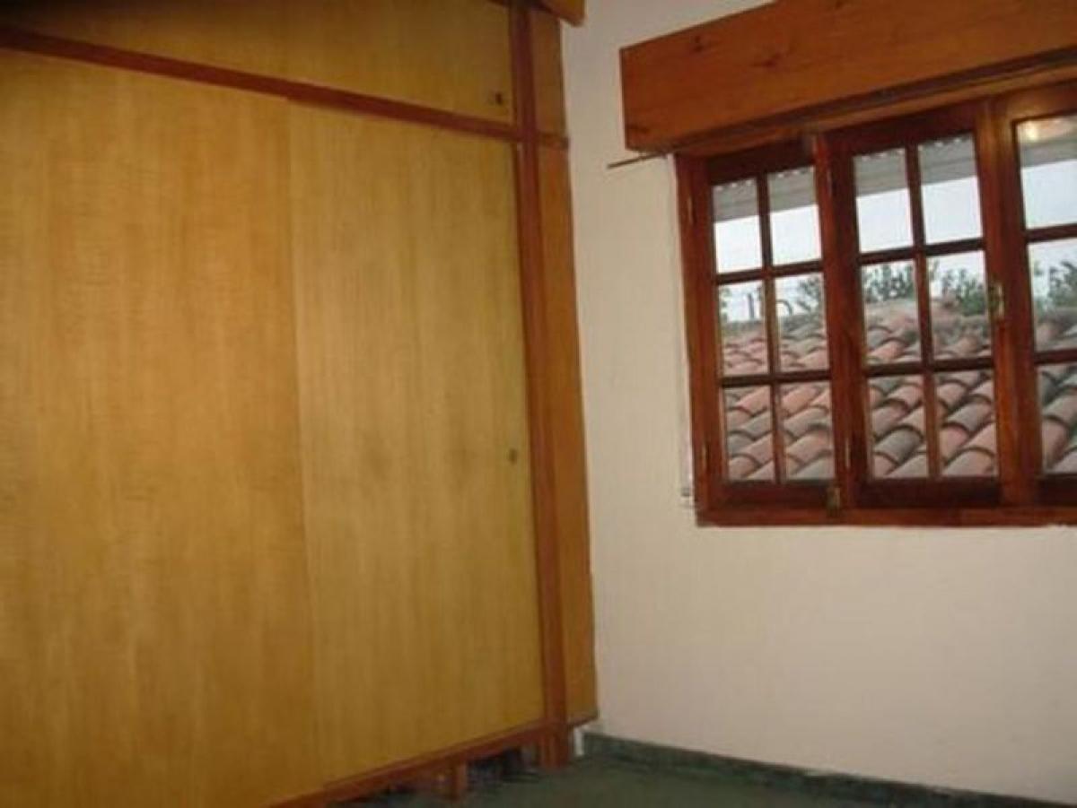 4 bedrooms House in Hurlingham, Argentina No. 102655