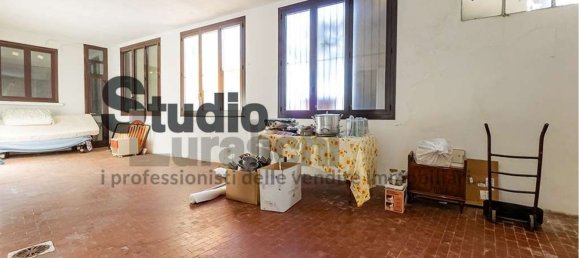 8 rooms House in Monticello Brianza, Italy No. 113447 13