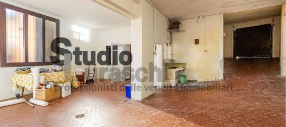 8 rooms House in Monticello Brianza, Italy No. 113447 18