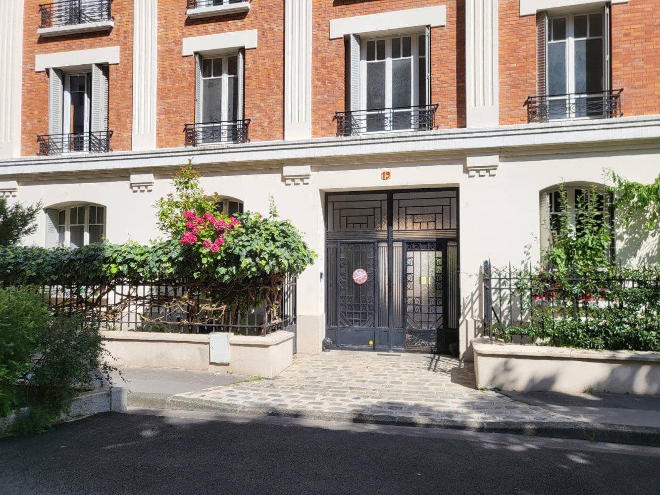 2 bedrooms Apartment in Courbevoie, France No. 176605