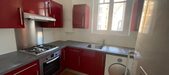 2 bedrooms Apartment in Courbevoie, France No. 176605 4