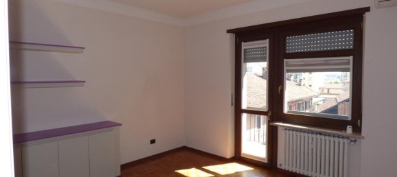 4 rooms Apartment in Saluzzo, Italy No. 66424 9