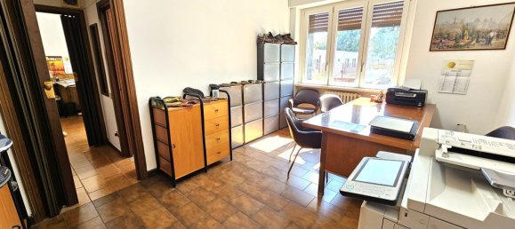 Квартира с 2 комнатами в Леньяно, Италия № 260622 12