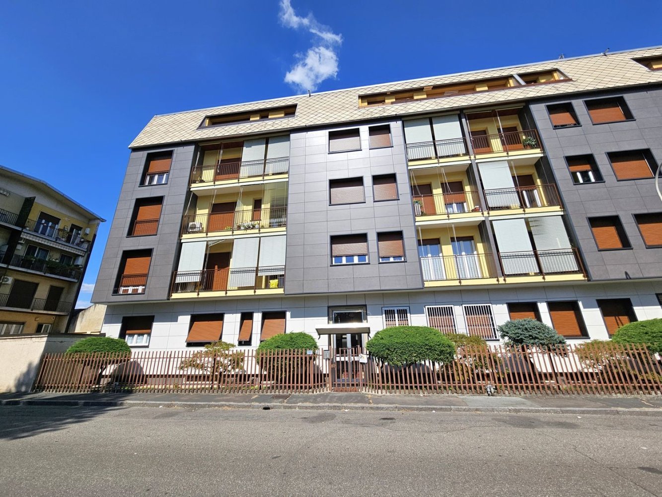 Квартира с 2 комнатами в Леньяно, Италия № 260622