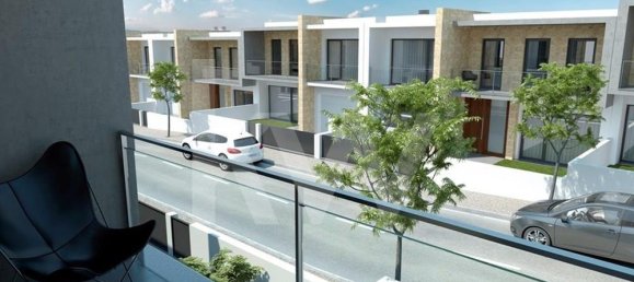 4 Schlafzimmer Haus in Corroios, Portugal, Nr. 59998 8