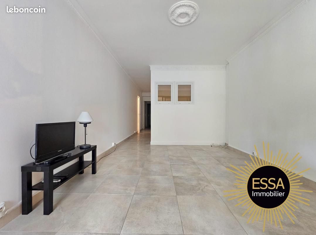 1 bedroom Apartment in Yvelines, France No. 327938