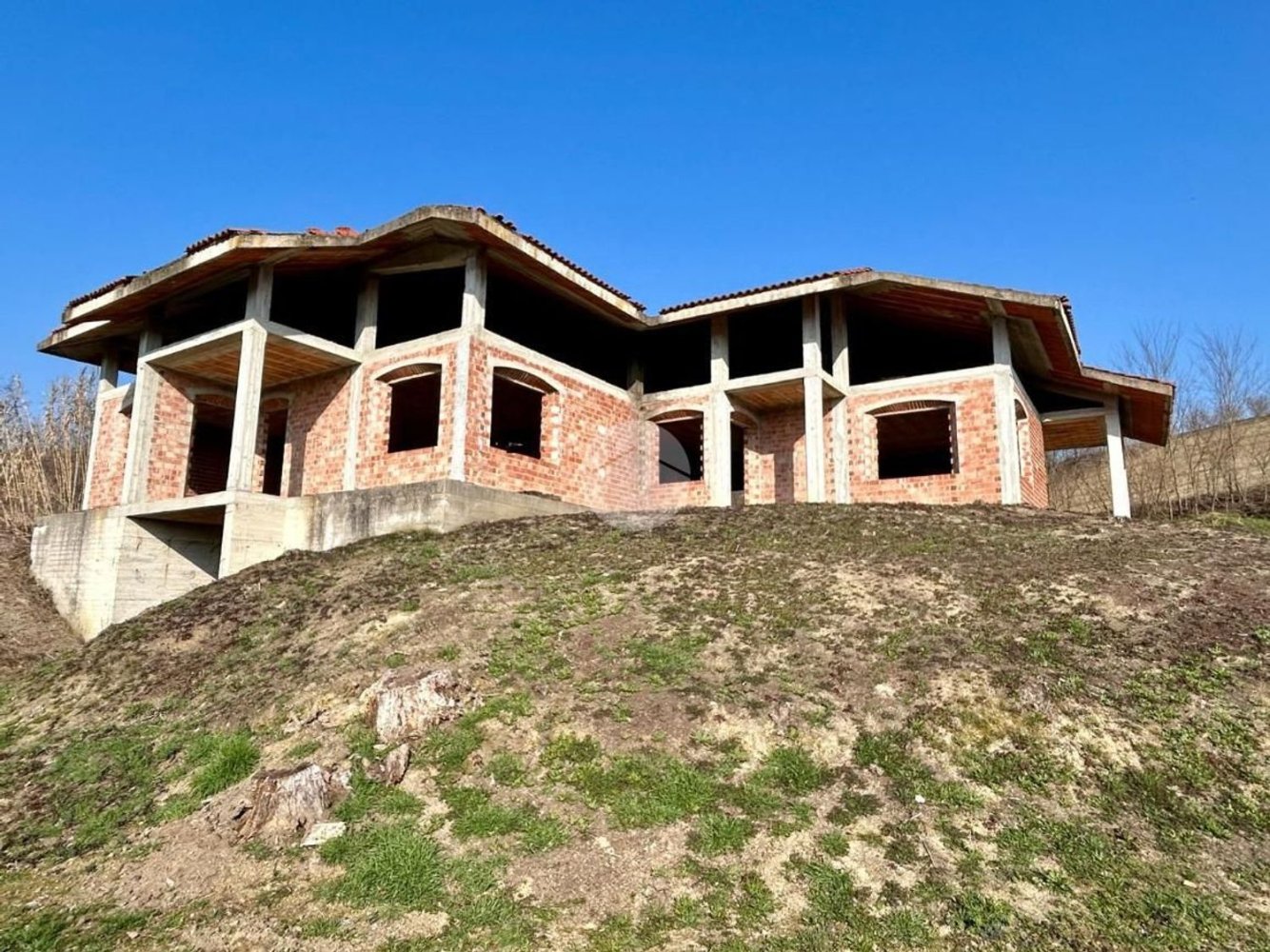 8 bedrooms House in Castell'Alfero, Italy No. 69972