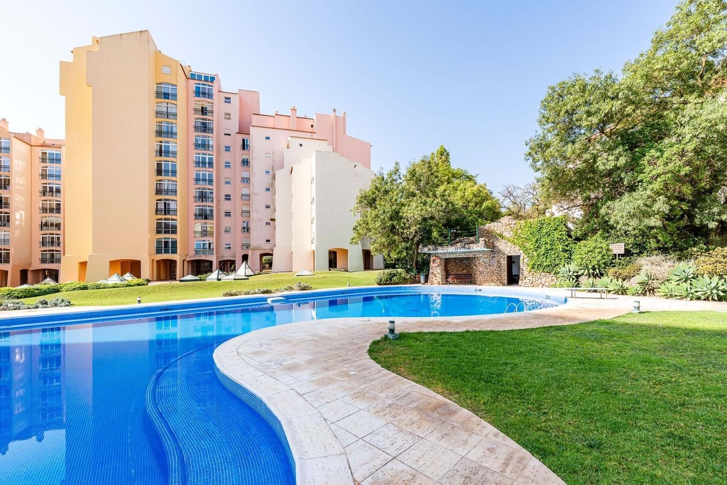 3 bedrooms Apartment in Cascais, Portugal No. 247023