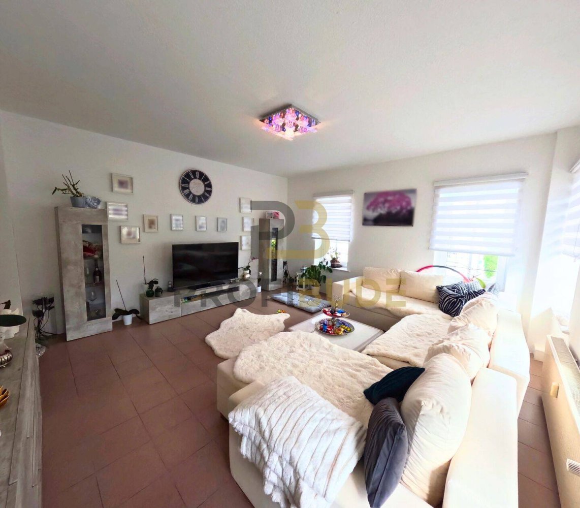 Apartamento de 3 dormitorios en Markischer, Germany No. 273732