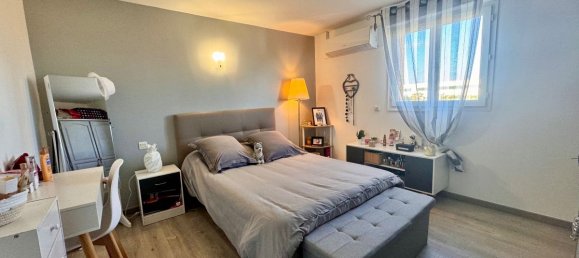 3 bedrooms House in Sauvian, France No. 201649 4