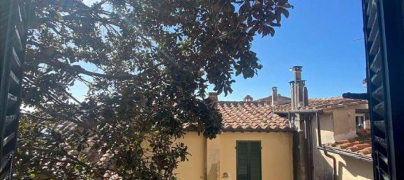 3 bedrooms Apartment in Cortona, Italy No. 225 2