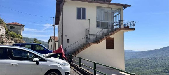 3 bedrooms House in Borgomaro, Italy No. 381976 3