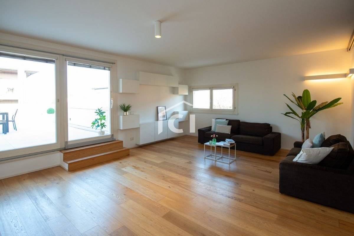 3 bedrooms Penthouse in Verona, Italy No. 272911