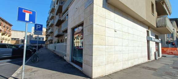 1 room Commercial property in Milan, Italy No. 311258 2