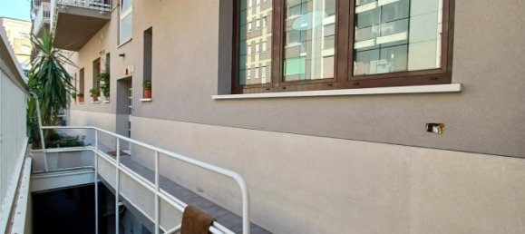 1 room Commercial property in Milan, Italy No. 311258 3