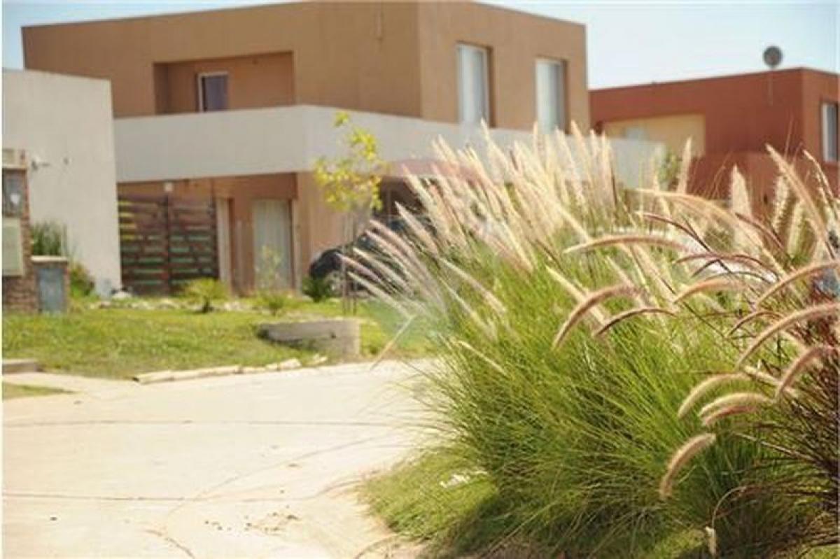 Дом с 2 спальнями в Тигре, Аргентина № 54667