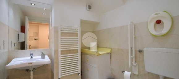 134m² Commercial property in Turin, Italy No. 67960 12