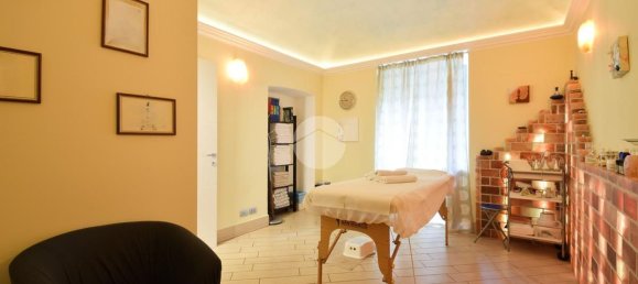 134m² Commercial property in Turin, Italy No. 67960 10