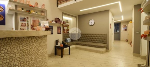 134m² Commercial property in Turin, Italy No. 67960 4