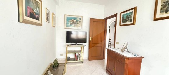 4-salle Appartement à Rome, Italy No. 25547 24