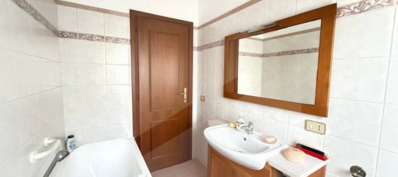 4-salle Appartement à Rome, Italy No. 25547 44