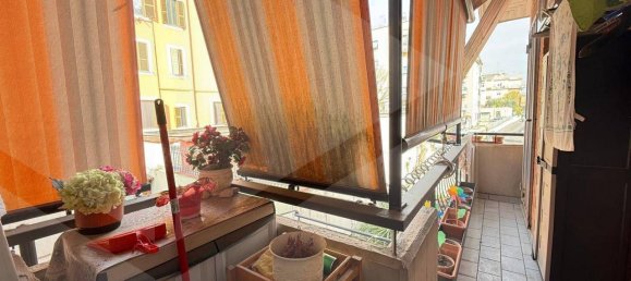 4-salle Appartement à Rome, Italy No. 25547 56