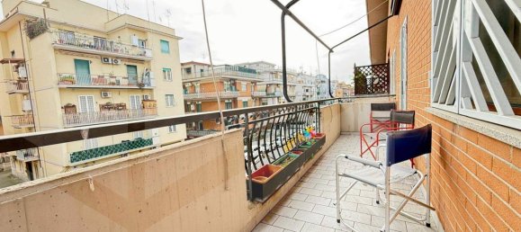 4-salle Appartement à Rome, Italy No. 25547 51