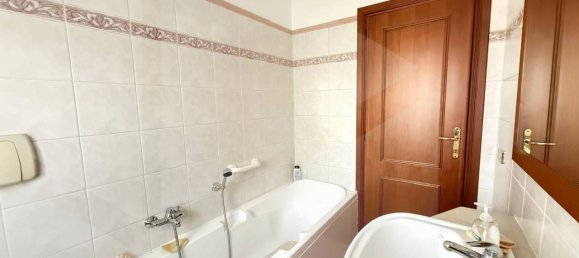 4-salle Appartement à Rome, Italy No. 25547 41