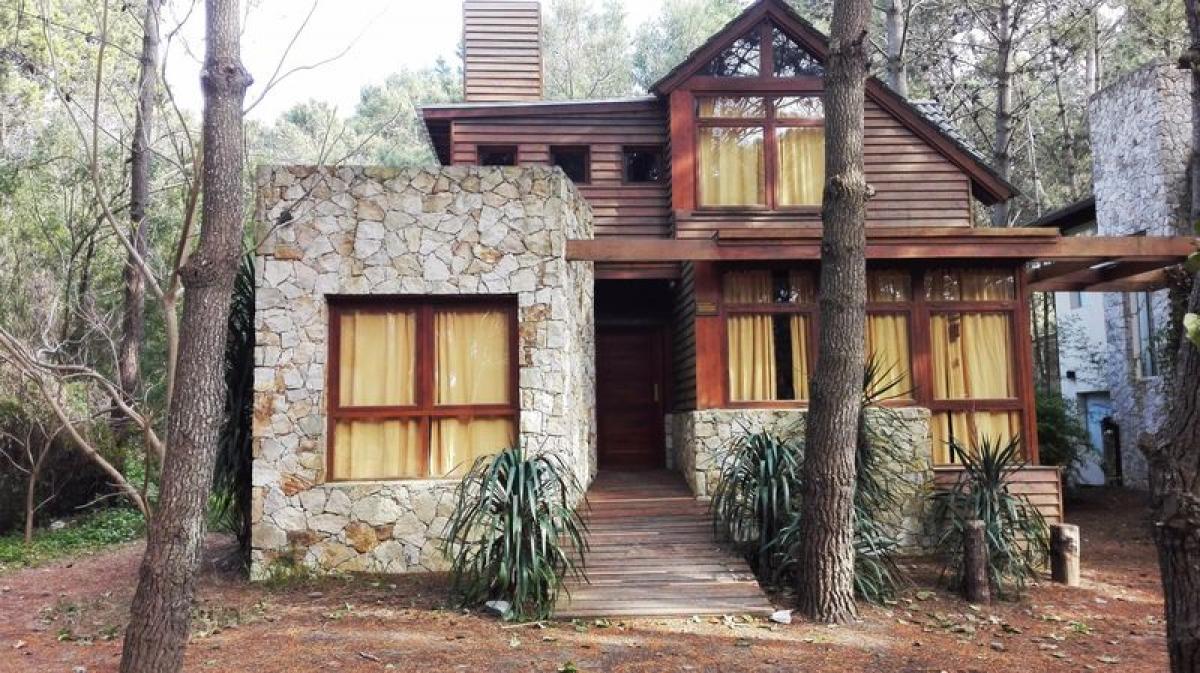 3 bedrooms House in Mar del Plata, Argentina No. 65310