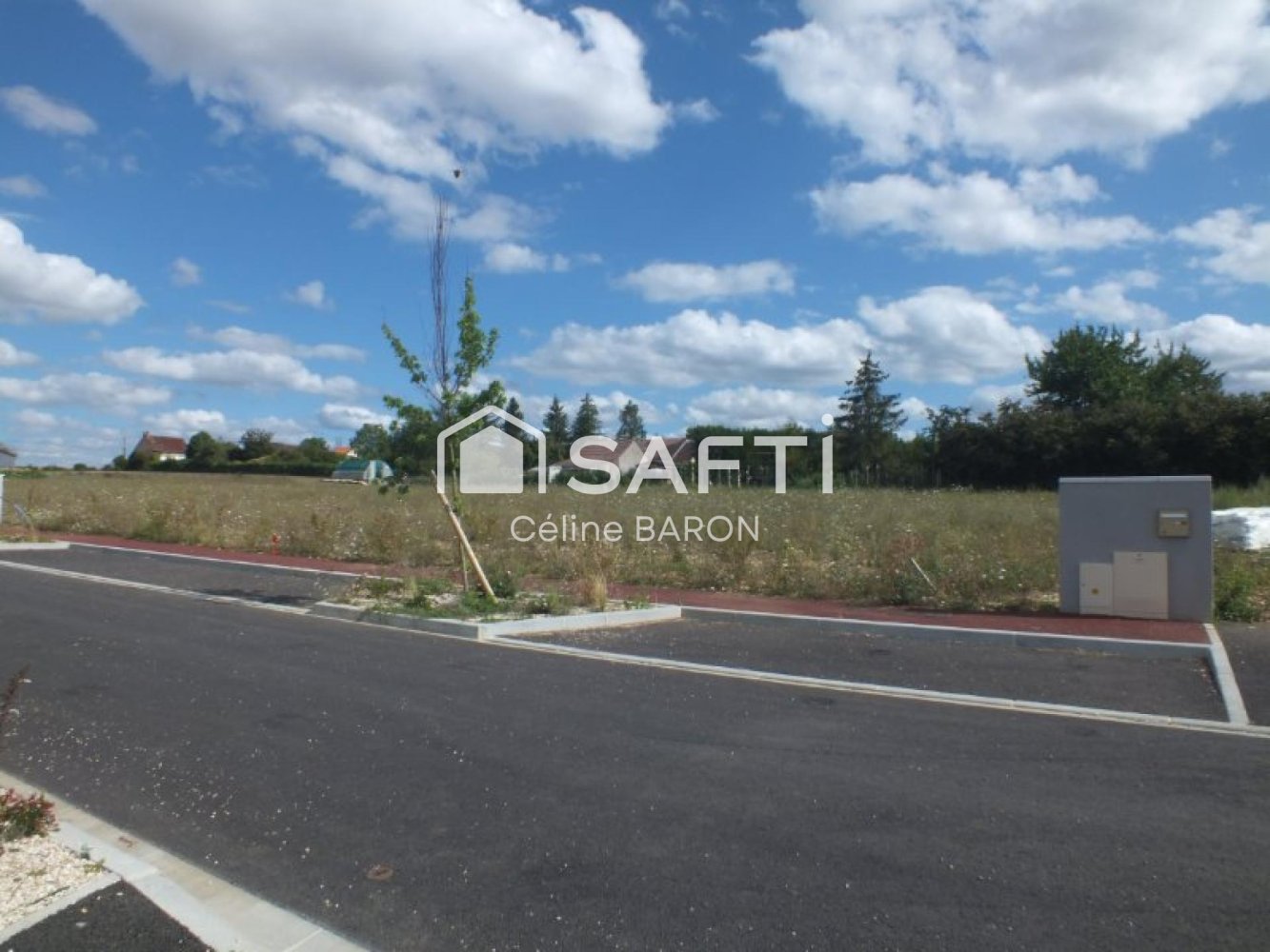 Terreno en Niherne, France 658 m² No. 56247