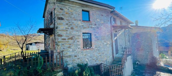 5 rooms House in Travo, Italy No. 75665 3