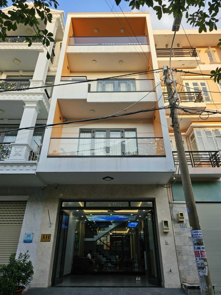 92.5m² Townhouse in District 7, Vietnam No. 9719
