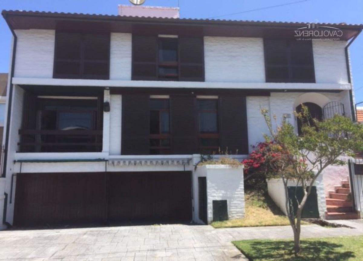 5 bedrooms House in Mar del Plata, Argentina No. 81253