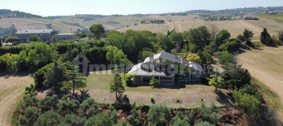 5 bedrooms Villa in Fermo, Italy No. 60284 4