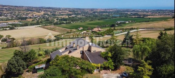 5 bedrooms Villa in Fermo, Italy No. 60284 27
