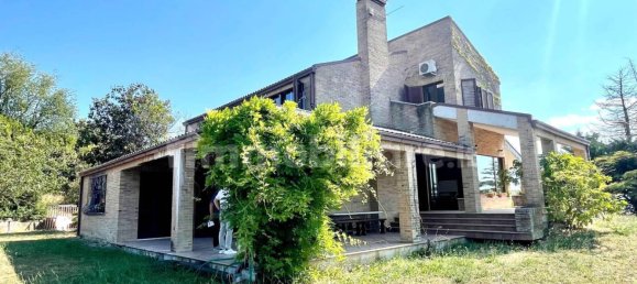 5 bedrooms Villa in Fermo, Italy No. 60284 7