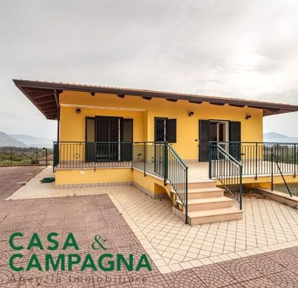 3 bedrooms Villa in Caianello, Italy No. 325683