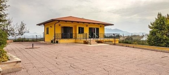 3 bedrooms Villa in Caianello, Italy No. 325683 2