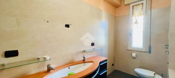 Квартира с 2 спальнями в Мантуя, Италия № 380844 40