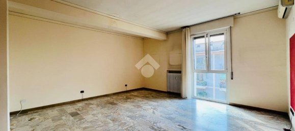 Квартира с 2 спальнями в Мантуя, Италия № 380844 15